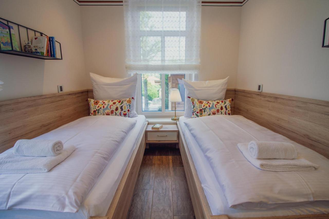 Up Besoeoek - Wildrose Mit Sauna Krummhörn Exterior foto